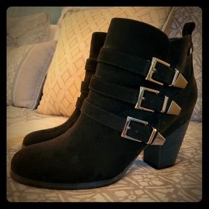 Black ankle boots size 7M Crown vintage